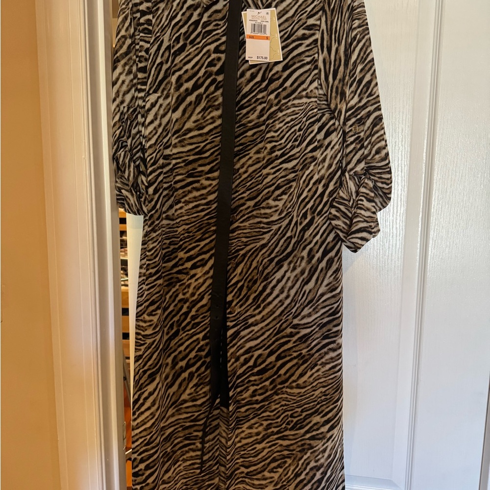 Michael kors maxi shirt dress. New with tags comes with a belt. Size small